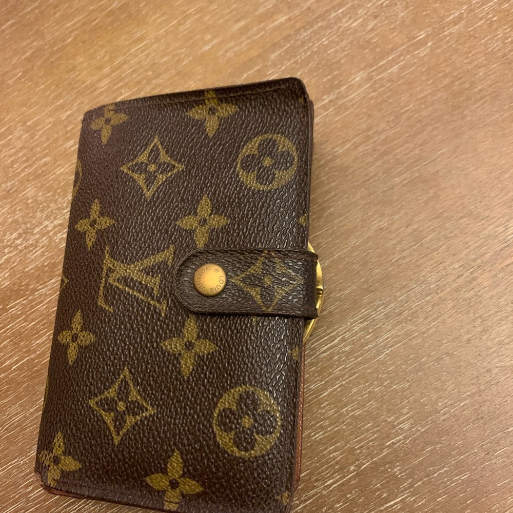 Authentic Louis Vuitton case lock wallet for women - Picture 2 of 13